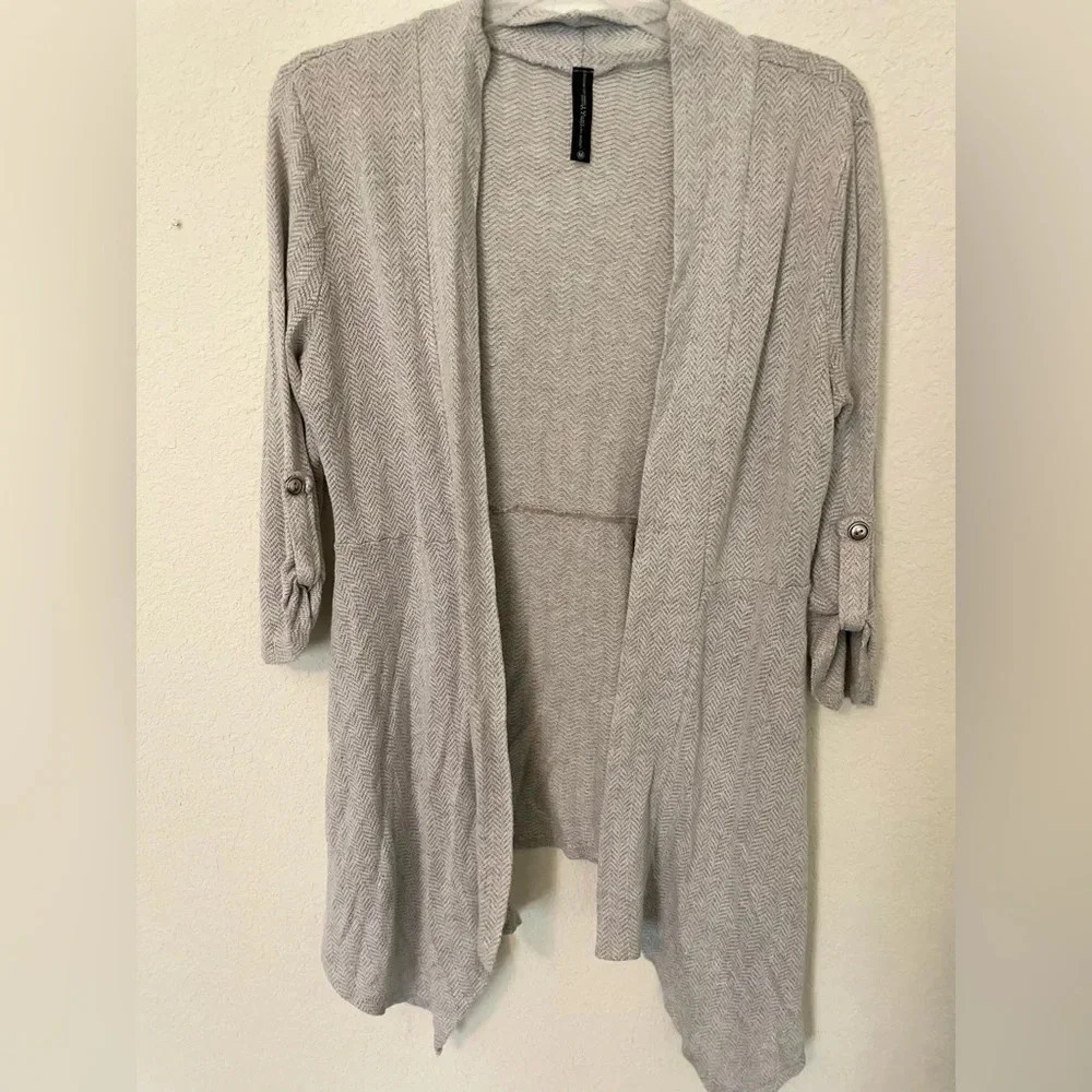 Yuni Women’s Grey rolled up sleeves cardigan size M